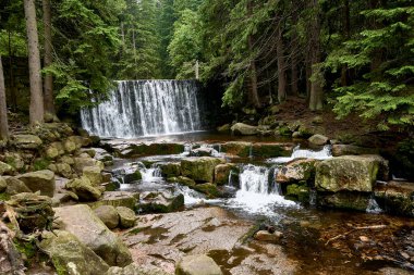 Lomnica nehrinde bir 