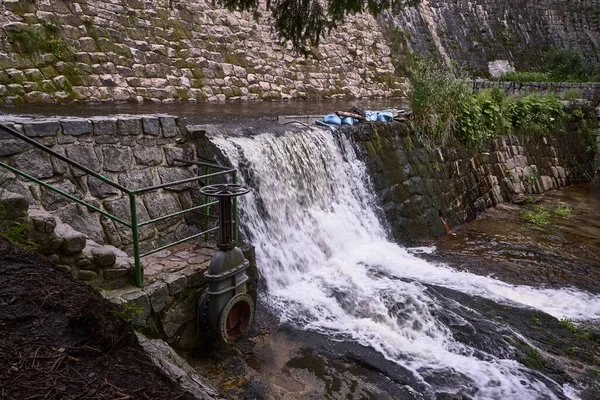 Staudamm Fluss Lomnica Karpacz — Stockfoto