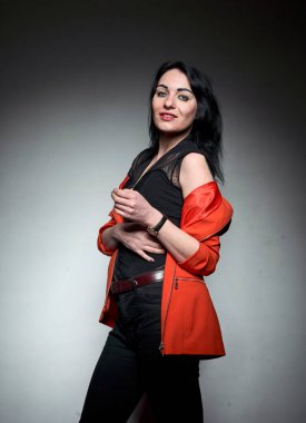 Çekici esmerin çok şehvetli bir portresi..