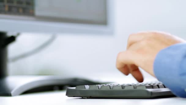 Businessman working on pc computer at desk — Stock Video