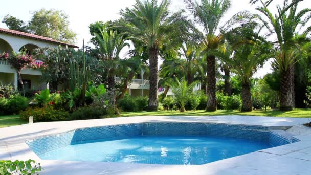 Lujoso hotel en Turquía con jacuzzi y palmeras — Vídeo de stock