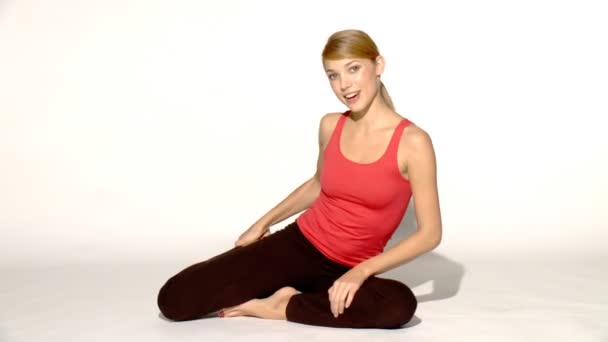 Young woman doing streatching exercise — Stock Video