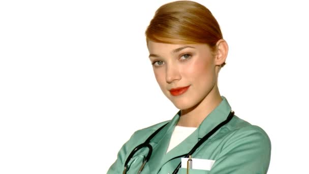 20-25 anni bella donna medico isolato su bianco — Video Stock