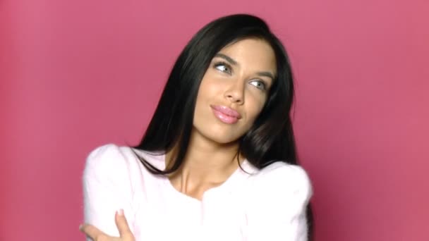 Krásná a sexy žena, posílání polibku — Stock video