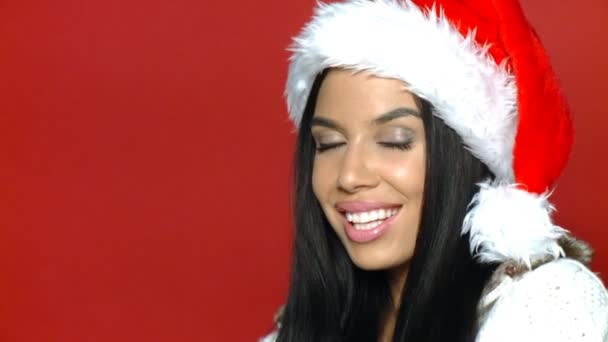 Porträt der schönen sexy Mädchen trägt Weihnachtsmann-Hut — Stockvideo