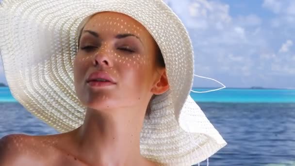 Beautiful woman resting near water at Maldives — Stock Video