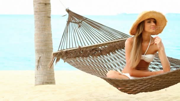 Happy woman on hammock at the exotic beach — Stock Video