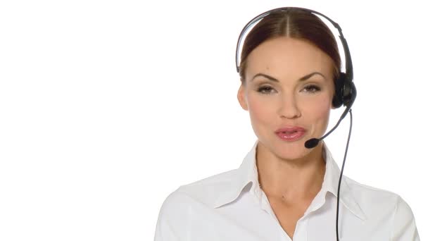 Mooie jonge zakenvrouw draagt hoofdtelefoon — Stockvideo