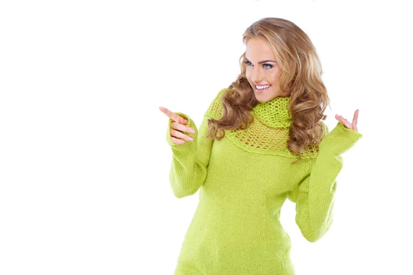 Vrouw in groene warme trui en witte glazen — Stockfoto