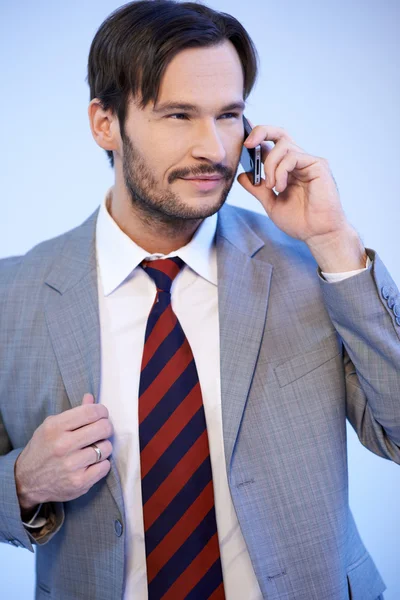 Businessman chatting on a mobile phone — Stock Photo, Image