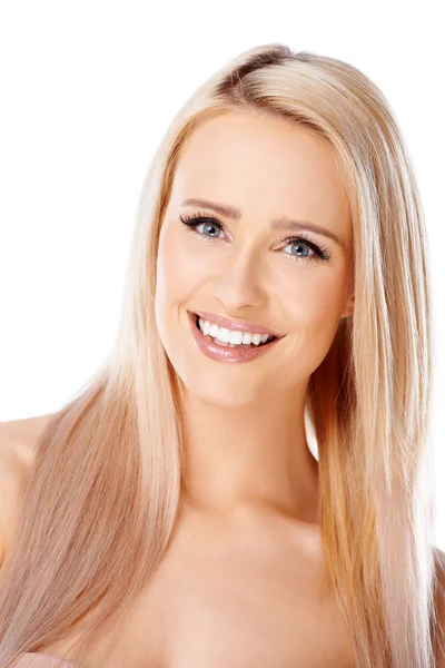 Roztomilý usměvavá blondýnka na bílém pozadí — Stock fotografie