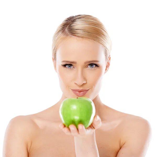 Ładny i zdrowy kobieta trzyma jabłko — Zdjęcie stockowe