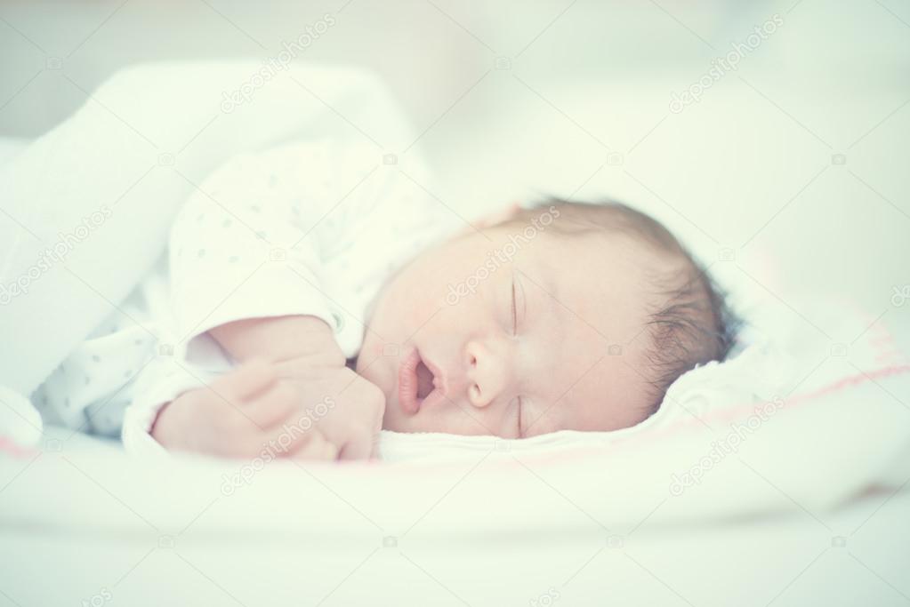 Bebe Mignon Dormant Avec Bouche Ouverte Image Libre De Droit Par Dashek C 2216
