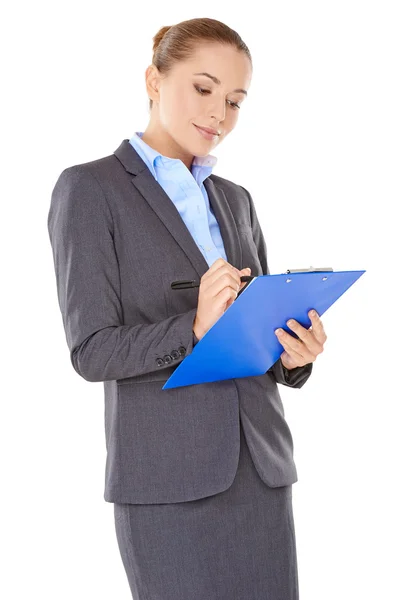 Empresaria escribiendo notas en un portapapeles Imágenes de stock libres de derechos