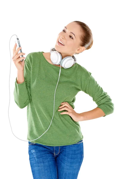 Junge Frau genießt ihre Musik — Stockfoto