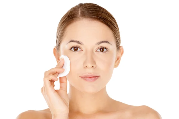 Beautiful woman cleaning her face — Stock Photo, Image