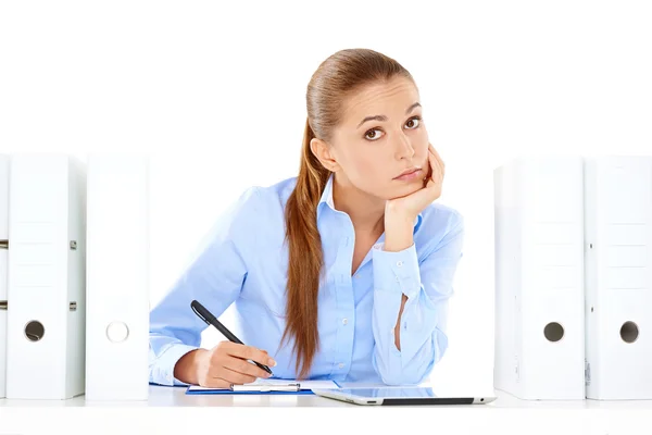 Överarbetad stressad affärskvinna — Stockfoto