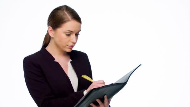 Mujer de negocios tomando notas — Vídeo de stock