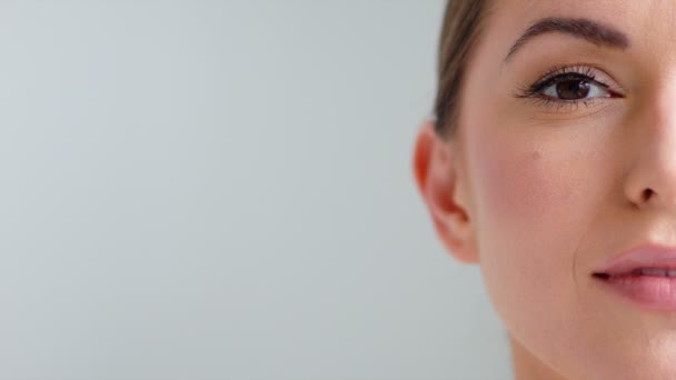 Mujer sonriendo — Vídeos de Stock