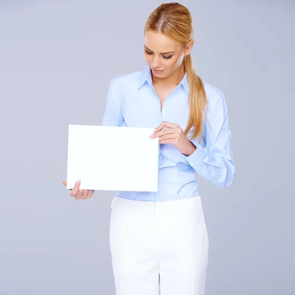 Beautiful elegant blond holding a blank white sign — Stock Photo, Image