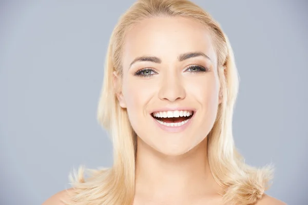 Beautiful blond woman laughing at the camera — Stock Photo, Image