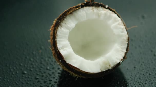 Metà di cocco fresco bianco — Video Stock