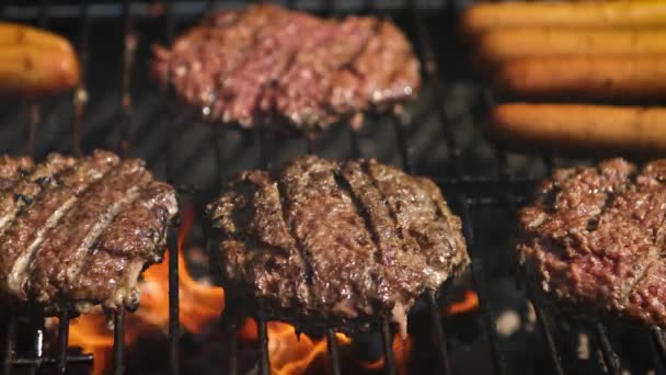 Mâncare Mixtă Grătar American Grătar Fierbinte Hamburgeri Hotdog Porumb Grătar — Videoclip de stoc