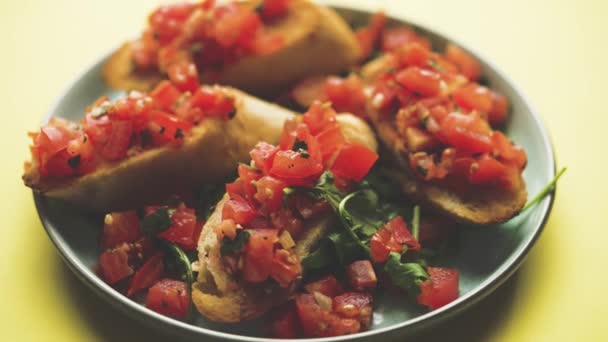 Homemade Italian Tomato Bruschetta Basil Served Plate Top View Flat — Vídeo de Stock