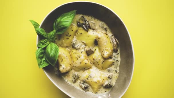 Piatto Gnocchi Patate Fatti Mano Con Tartufo Servito Piatto Con — Video Stock