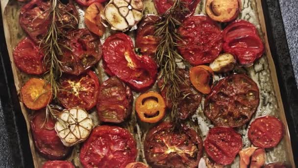 Various Kinds Roasted Red Yellow Tomatoes Thyme Garlic Metal Oven — Stockvideo