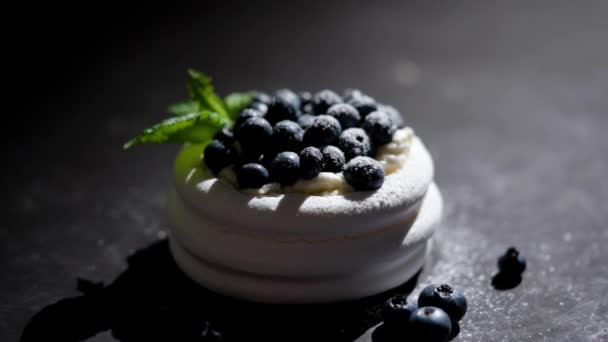 Mini Meringue Dessert Pavlova Cake Fresh Blueberries Plased Dark Rusty — Stockvideo