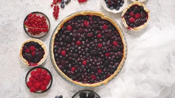 Sweet Delicious Homemade Forest Berry Tart Pie Blueberries Raspberries Whole — 图库视频影像