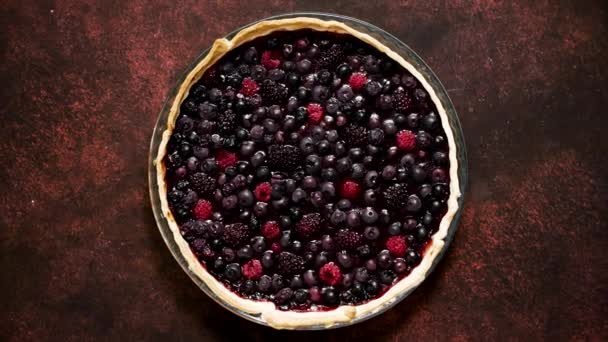 Homemade Fresh Cake Tart Berries Raspberries Blackberries Red Black Currant — Vídeos de Stock