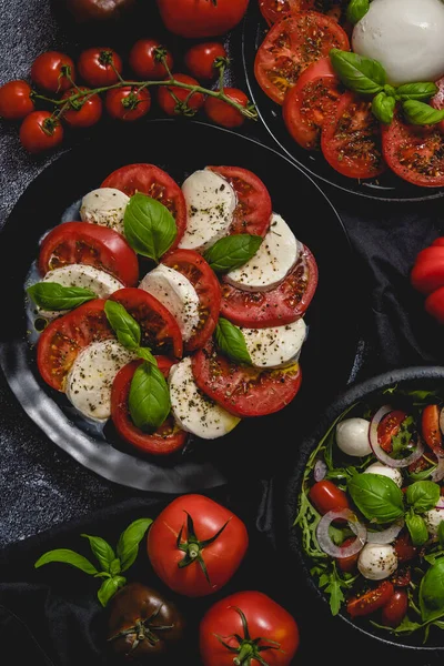 Salads Traditional Italian Burrata Mozzarella Cheese Arugula Tomatoes Dark Concrete — стоковое фото