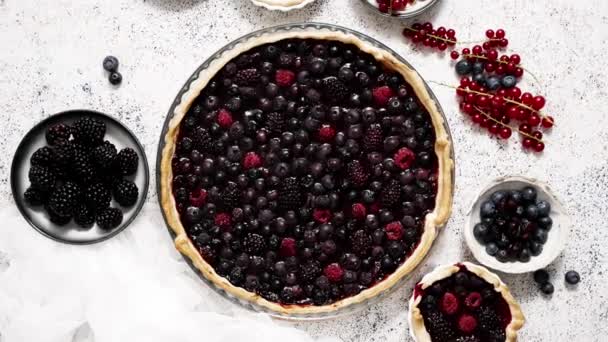Sweet Delicious Homemade Forest Berry Tart Pie Blueberries Raspberries Whole — ストック動画