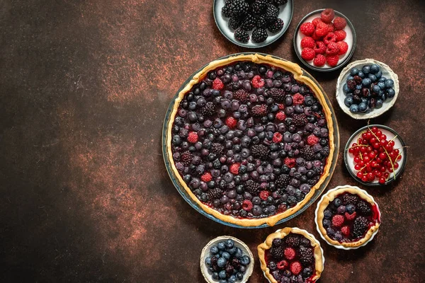 Homemade Autumn Sweet Berry Pie Dark Rustic Background Served Fresh — Stock Photo, Image