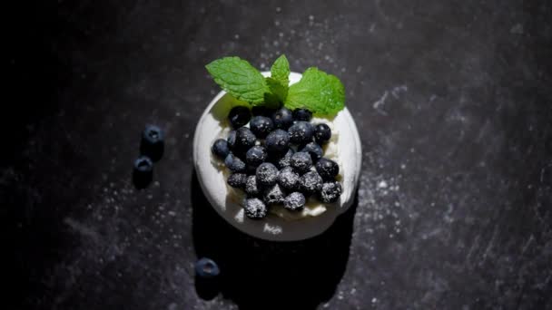 Mini Meringue Dessert Pavlova Cake Fresh Blueberries Plased Dark Rusty — Vídeo de stock