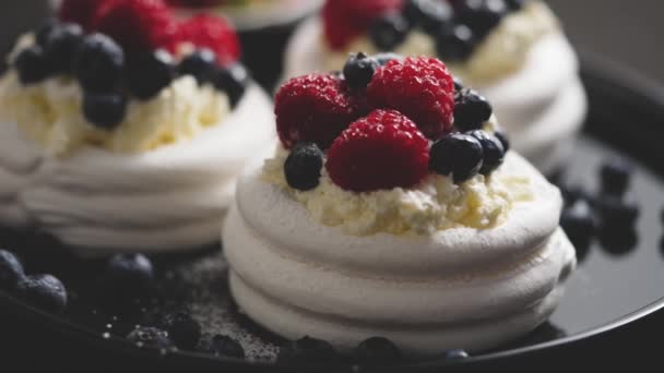 Delicious Mini Pavlova Meringue Desserts Served Frozen Frosty Berries Mascarpone — Vídeos de Stock