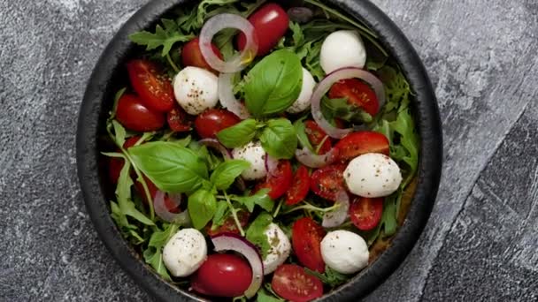 Salad Traditional Italian Mozzarella Cheese Arugula Tomatoes Dark Concrete Table — Stock videók