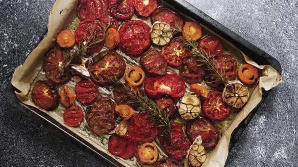 Metal Tray Roasted Garlic Herbs Different Color Kinds Tomatoes Top — Vídeo de stock