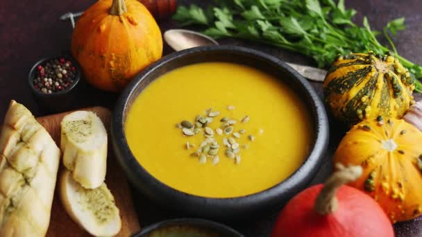 Delicious Pumpkin Soup Cream Sumflower Seeds Garlic Toasts Dark Rusty — Stockvideo