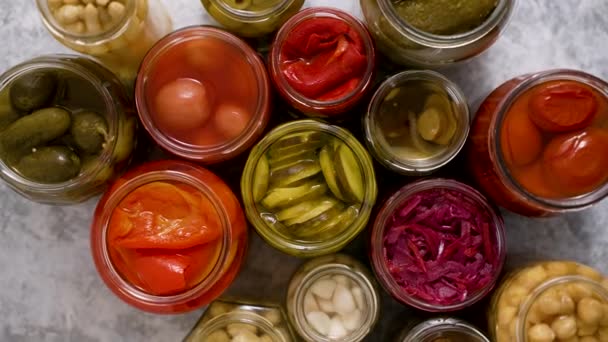 Conservação Verduras Jarros Vidro Produtos Fermentação Colheita Tomates Pepinos Cogumelos — Vídeo de Stock