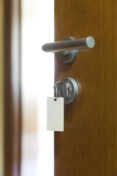 Tür mit Schlüssel entriegeln — Stockfoto