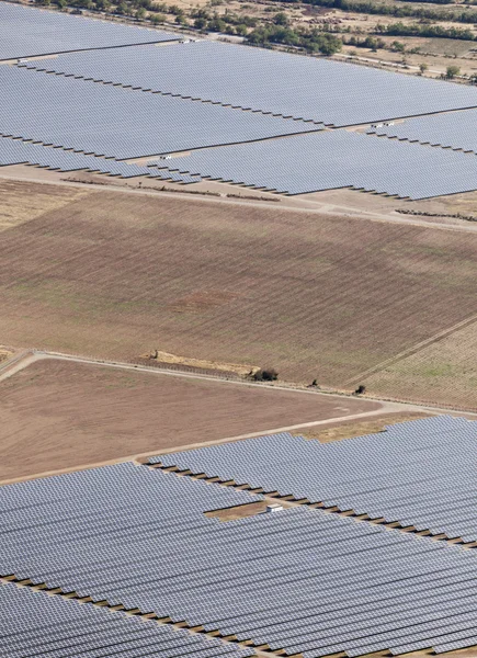 Fotovoltaïsche power station in de buurt van kazanlak — Stockfoto