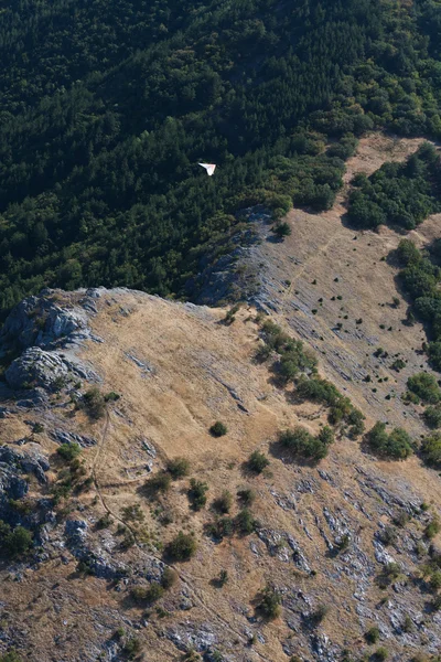 Segelflugzeug über den Bergen — Stockfoto