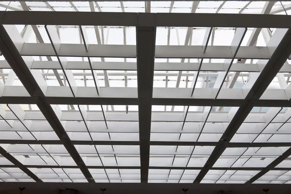 Metall och glas taket — Stockfoto