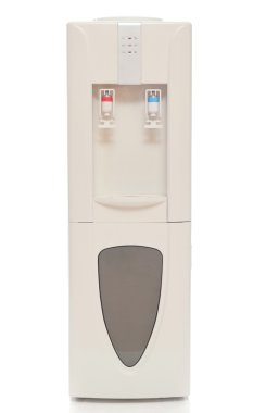 Beyaz soğutucu üzerinde beyaz izole