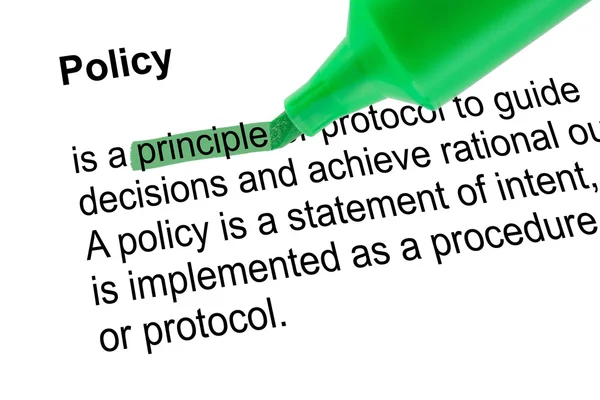 突出显示的单词原则与绿色的钢笔 — 图库照片