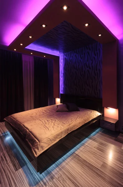 Interieur van een luxe slaapkamer — Stockfoto