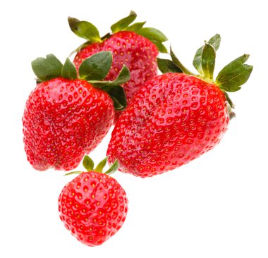 Beyaz arka planda izole edilmiş çilekler 